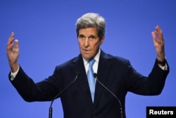 资料照:美国气候特使克里在英国格拉斯哥就美中发表强化气候行动联合声明发表讲话。(2021年11月20日)