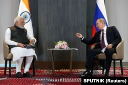 印度总理莫迪与俄罗斯总统普京在乌兹别克斯坦撒马尔罕出席上海合作组织首脑会议期间举行会谈。(2022年9月16日)