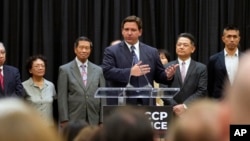 佛罗里达州州长德桑蒂斯9月22日签署行政令,旨在终止中国等敌视美国利益的国家对美国的影响。