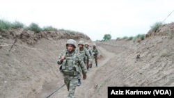 资料照片:卡拉巴赫地区的阿塞拜疆部队。