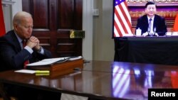 美国总统拜登在华盛顿时间2021年11月15日与中国国家主席习近平以视讯方式举行峰会(路透社)