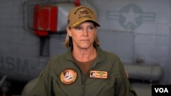 艾米·鲍恩施密特(Amy Bauernschmidt),“亚伯拉罕·林肯”号(USS Abraham Lincoln,CVN-72))首位女舰长, 美国之音刘恩民摄。