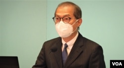 香港医务卫生局局长卢宠茂表示,“3+4”抵港酒店隔离检疫新安排,加快连接国际以平衡民生经济以及防疫健康的需要 (美国之音/汤惠芸)