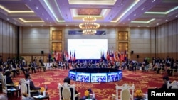 2022年8月5日,在柬埔寨金边举行的东盟地区论坛外长会议上。