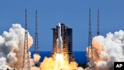 中国在海南岛发射长征5型运载火箭(2022年7月24日)