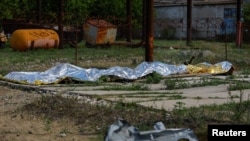 Thi thể cháy đen trong vụ tên lửa tấn công nhà tù ở khu dân cư Olenivka thuộc vùng Donetsk