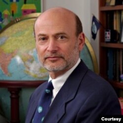 “美利坚大学”国际服务学院教授兼荣誉主任路易斯·古德曼(Louis Goodman)博士。(照片由本人提供,来源于美利坚大学网页)