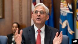 美国司法部长加兰德宣布对德克萨斯州小学枪击案件进行调查(2022年6月8日)