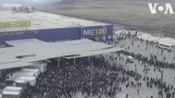 စားနပ်ရိက္ခာအတွက်တန်းစီနေတဲ့ မယ်ရီယူးပေါ်မြို့ခံများ
 စားနပ်ရိက္ခာအတွက်တန်းစီနေတဲ့ မယ်ရီယူးပေါ်မြို့ခံများ