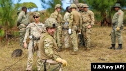 美国海军发布的照片显示,新西兰士兵在斐济的一处训练营地参加美、英、澳、新西兰和斐济的联合演习。(2022年9月18日)