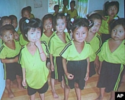 齐麦可所摄北韩饥民儿童,十岁看起来只有五岁