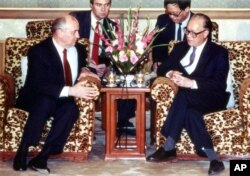 1989年5月16日,苏联领导人戈尔巴乔夫和中国总书记赵紫阳举行会谈。