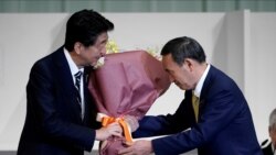 日本首相安倍晋三2020年9月14日向新当选自民党总裁的菅义伟交棒(路透社)