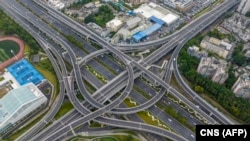 鸟瞰中国四川成都市因疫情封城后的空荡荡的街道。(2022年9月1日)