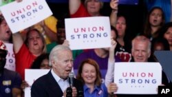 劳工节当天,美国总统拜登在密尔沃基的亨利迈尔节日公园举行的活动中发表讲话。(2022年9月5日)