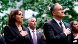 副总统哈里斯和第二先生埃姆霍夫在纽约出席911恐怖攻击21周年的纪念活动(2022年9月11日)