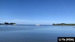 所罗门群岛马莱塔省首府奥基的海边。(美国之音莉雅拍摄)