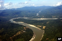 缅甸北部克钦邦的伊洛瓦底江。克钦邦的人和环保团体说密松水电站会损害伊洛瓦底江(2009年)