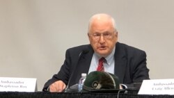 前美国驻中国大使芮效俭2020年3月4日参加美中政策基金会座谈会(美国之音锺辰芳拍摄)