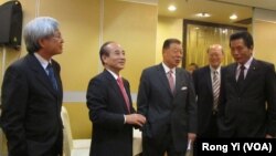 台湾立法院长王金平(左二)率立委李鸿钧(右一)和邱文彦(左一)访洛