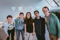 Moorissa Tjokro, Autopilot Software Engineer Tesla, bersama rekan-rekan kerjanya (dok: Moorissa Tjokro)