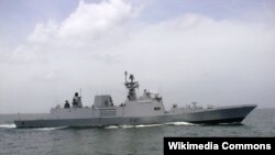 Tàu hộ vệ tàng hình mang tên lửa dẫn đường INS Shivalik của Ấn Ðộ.