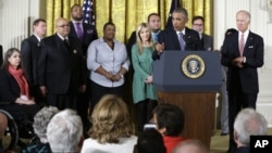 美国总统奥巴马星期二在白宫发表讲话,解释遏制枪支犯罪的新计划(2016年1月5日)