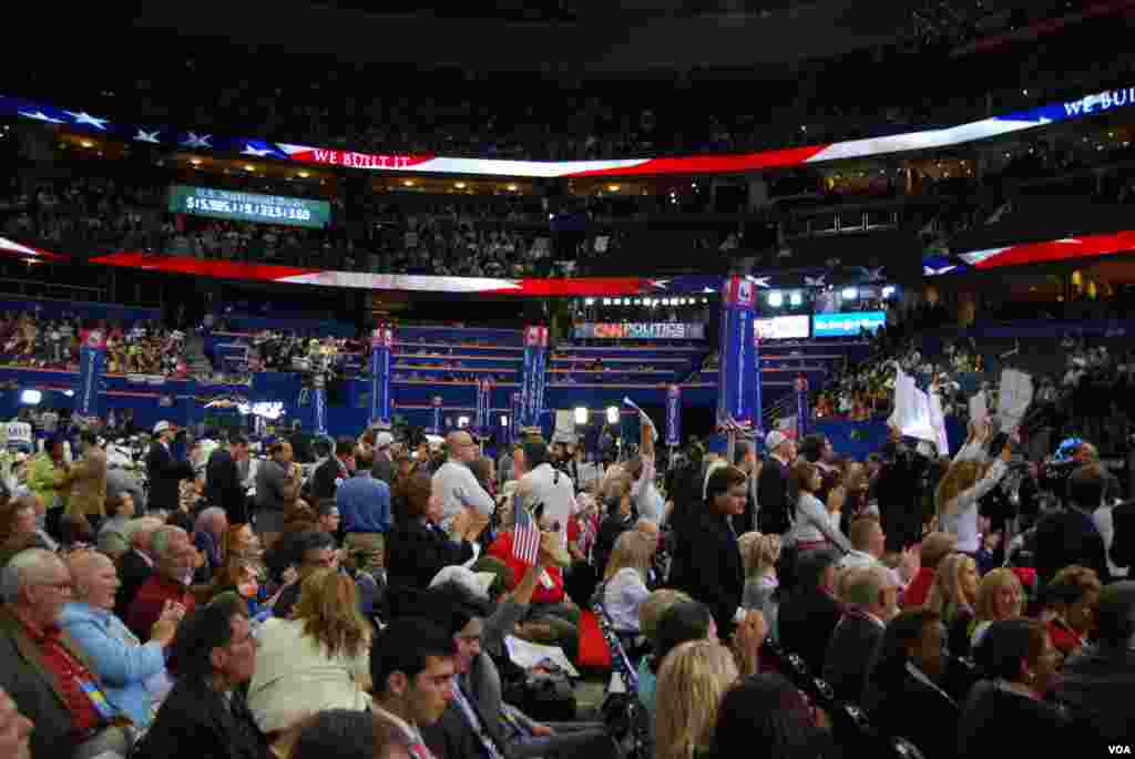 美国共和党全国代表大会第一天晚上的会场情景 (8月28日2012年）