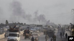 资料照片:巴勒斯坦人逃离加沙南部的拉法城。(2024年5月28日)