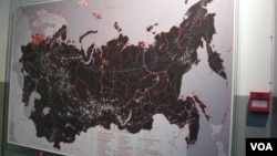 维尔纽斯苏联占领纪念馆中,立陶宛人当年被流放和被关押的监狱位置图。(美国之音白桦)