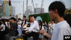 中国已决定自明年起逐步将法定退休年龄延迟3-5年。(资料照:2024年7月9日北京某处市民过街)