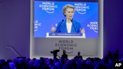 Ursula von der Leyen, Presiden Komisi Eropa, berpidato di Pertemuan Tahunan Forum Ekonomi Dunia di Davos, Swiss, Selasa, 21 Januari 2025. (Markus Schreiber/AP)