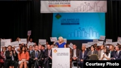 美国副总统夫人拜登博士发言(洛杉矶市长脸书截图)