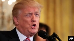 美国总统川普在白宫东厅(2018年2月13日)