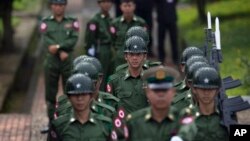 မြန်မာ့စစ်တပ် စစ်ရေးလေ့ကျင့်နေစဉ်။