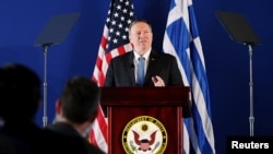 美国国务卿蓬佩奥10月5日在希腊首都雅典发表讲话。