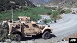 行进在阿富汗山路上的M-ATV