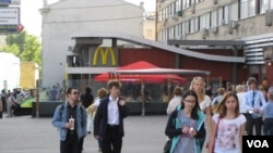 莫斯科市中心普希金广场旁的麦当劳,这是麦当劳当年在前苏联开的第一家店。(美国之音白桦拍摄)