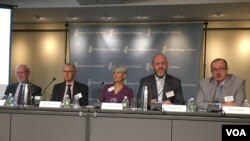 学者专家在全球台湾研究中心9月12日年会中讨论如何强化美台关系(美国之音钟辰芳拍摄)