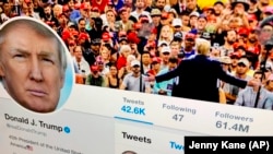 资料照:一个电脑屏幕上显示的特朗普总统的推特账号。(2019年6月27日)