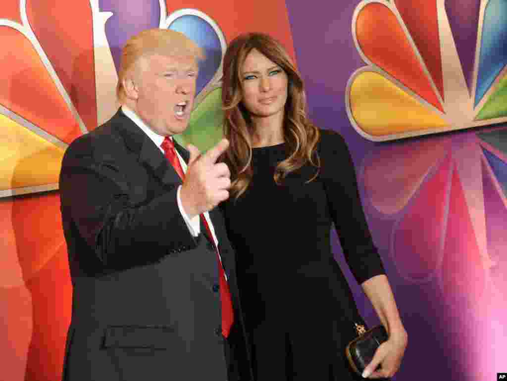 2012年5月14日,电视节目《名人学徒》的主持人川普和妻子在纽约无线电城音乐厅(又称雷电华城音乐厅)参加NBC广播电视网举办的节目介绍会