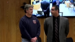 暴怒父亲欲揍性侵女儿的罪犯被制服 暴怒父亲欲揍性侵女儿的罪犯被制服