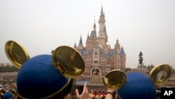 2016年6月16日,上海迪士尼乐园正式开幕时盛况(美联社图片)