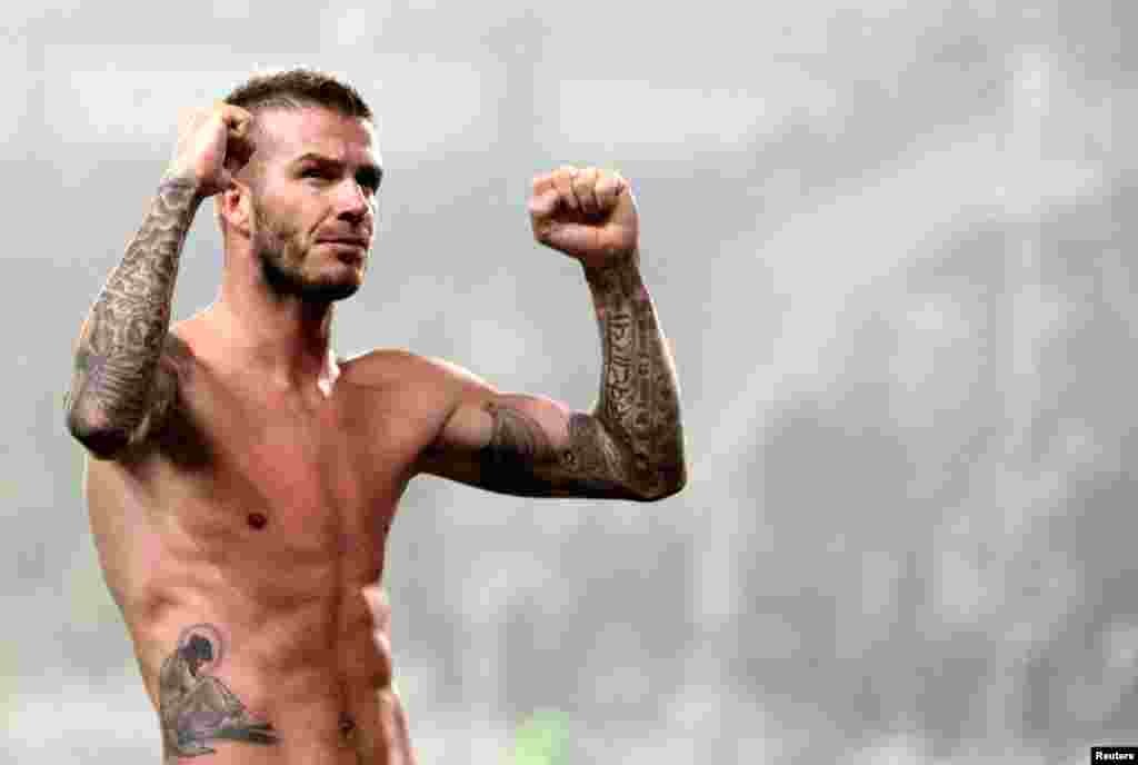 Beckham - đang chơi cho đội AC Milan - ăn mừng vào cuối trận đấu với đội Juventus trên sân vận động Turin, Ý, 10 tháng 1, 2010.