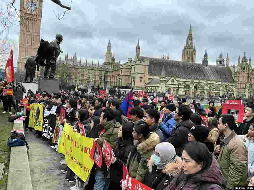 ယူကေနိုင်ငံ လန်ဒန်မြို့တော်မှာ ဒီနေ့ကျင်းပတဲ့ စစ်တပ်အာဏာသိမ်း ၄ နှစ်ပြည့် ဆန့်ကျင်ဆန္ဒပြပွဲ မြင်ကွင်း။ ဖေဖေါ်ဝါရီ ၁၊ ၂၀၂၅ (Photo credit: NUG office, UK)