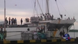 餐桌海鲜味道美 “鱼奴”艰辛谁人知? 餐桌海鲜味道美 “鱼奴”艰辛谁人知?