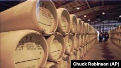 Tư liệu- Chất độc thần kinh VX được bảo quản trong 1,269 thùng chứa bằng thép tại Ấn Độ, ngày 18 tháng 11 năm 1997.