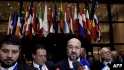 欧洲理事会主席夏尔·米歇尔(Charles Michel)2024年4月18日在欧盟峰会首日会议后见记者。(法新社)