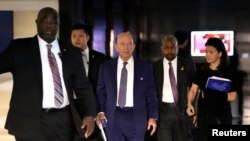 美国商务部长罗斯(中) 5月3日在北京