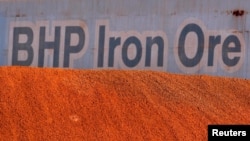 资料照:澳大利亚矿业公司必和必拓在澳黑德兰港的铁矿石装卸设施。